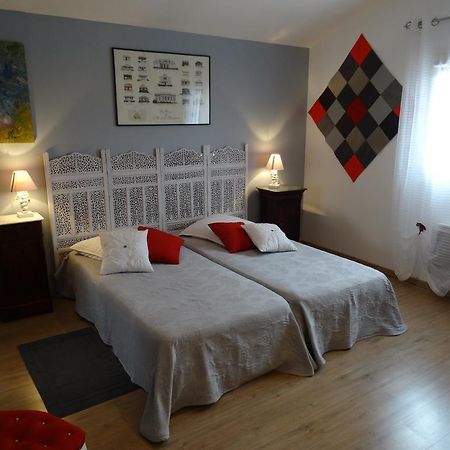 Une Chambre En Ville Savigneux  Zimmer foto